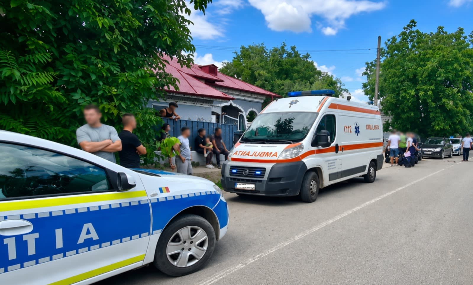 Tată și copil în curte, accident rutier Galați