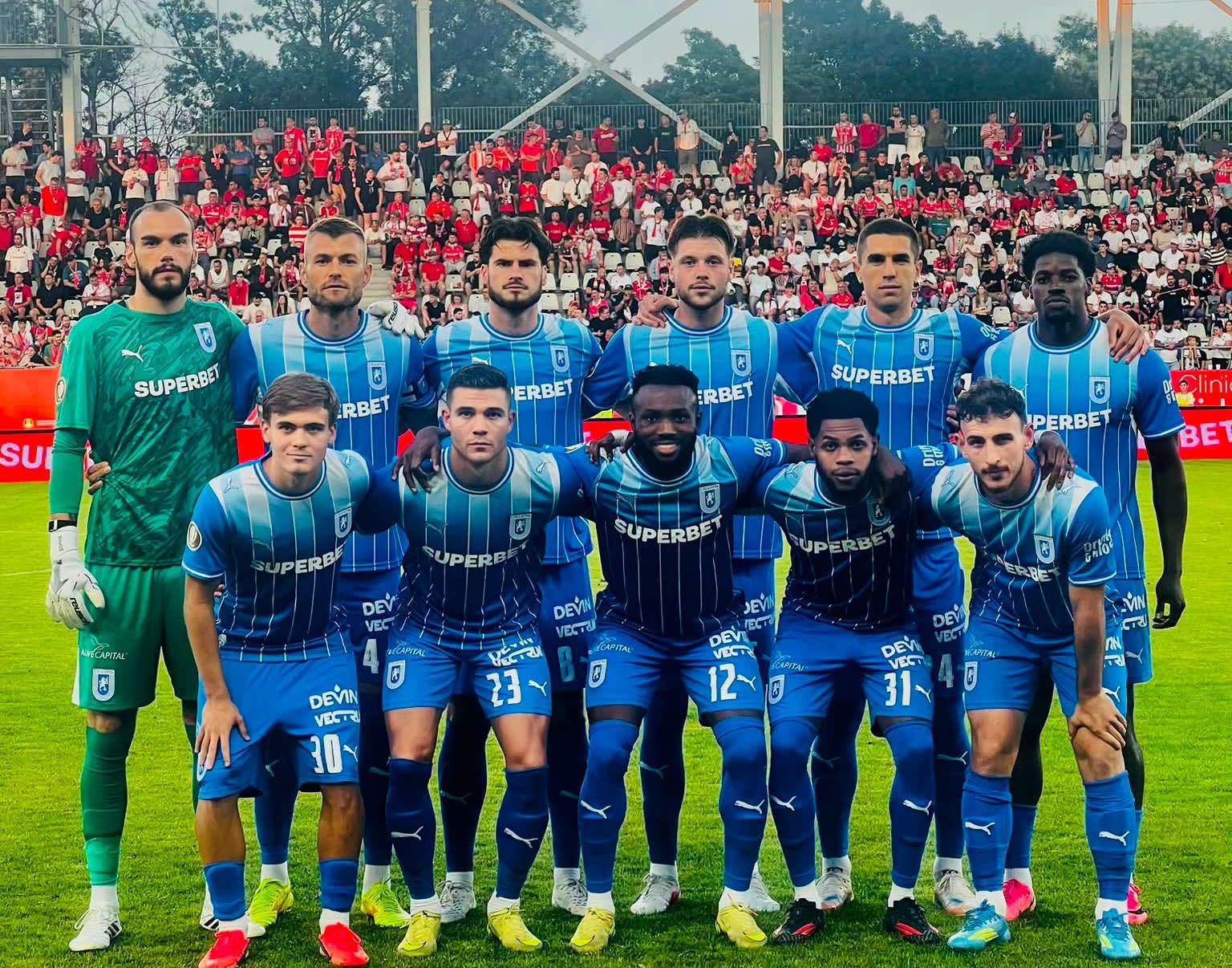 Fotbal din România, scor 5-1, echipa Craiova în defensivă