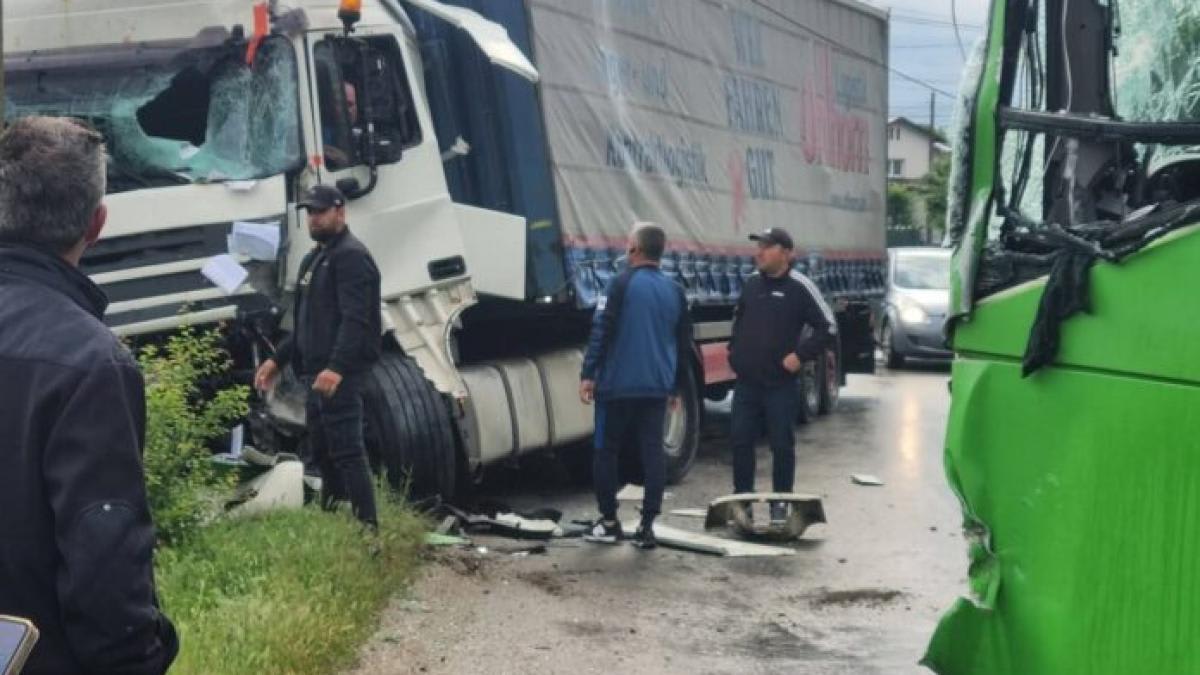 Camion blocând traficul pe DN 2A între Mihai Kogălniceanu și Dorobanțu
