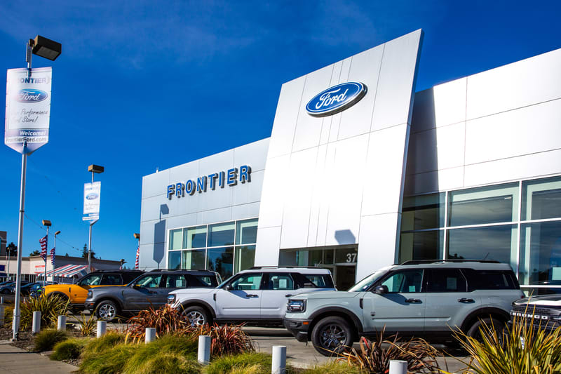 Vehicul Ford Bronco în service, montare protecție electrică