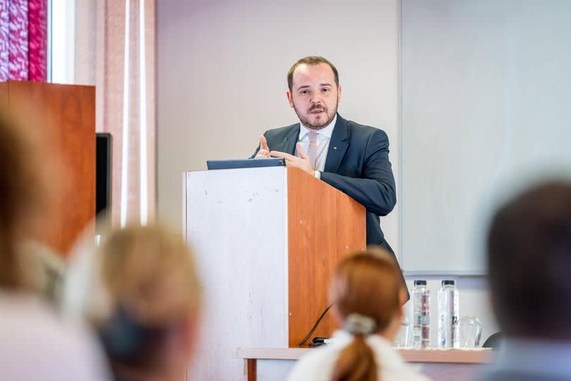 Medici și personal sanitar în spital, discuție despre finanțare Medici și personal sanitar în spital, discuție despre finanțare