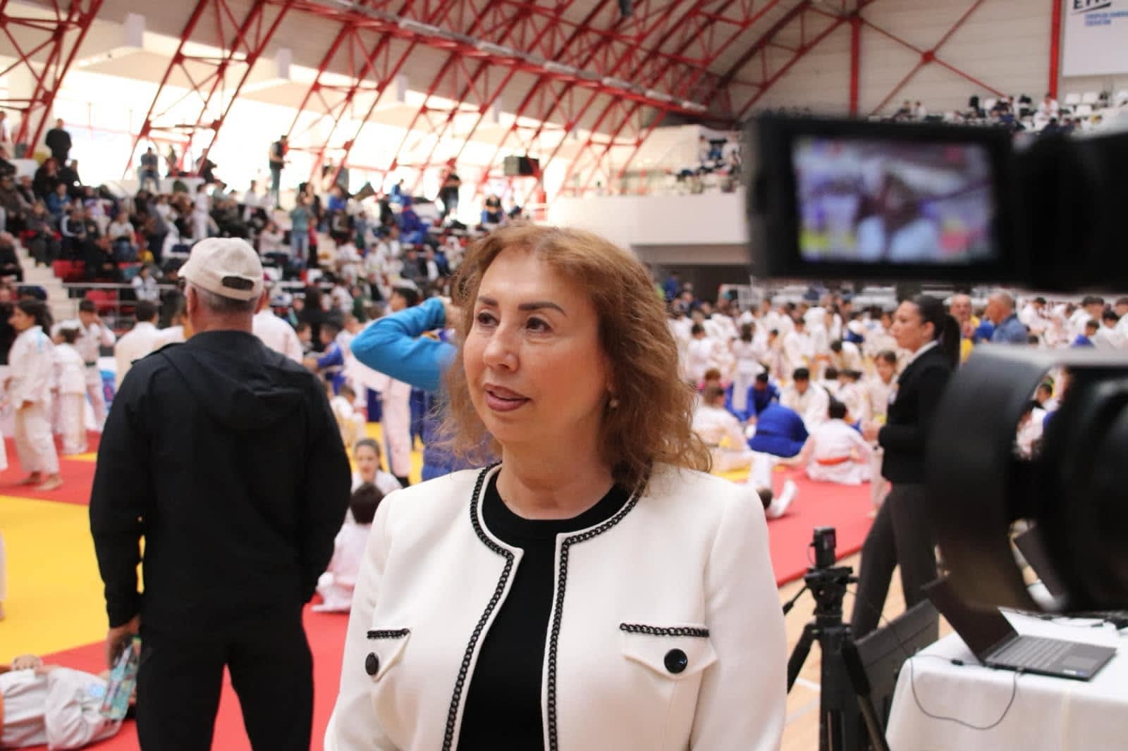 Violeta Beclea în sală de judou, pregătire pentru competiție