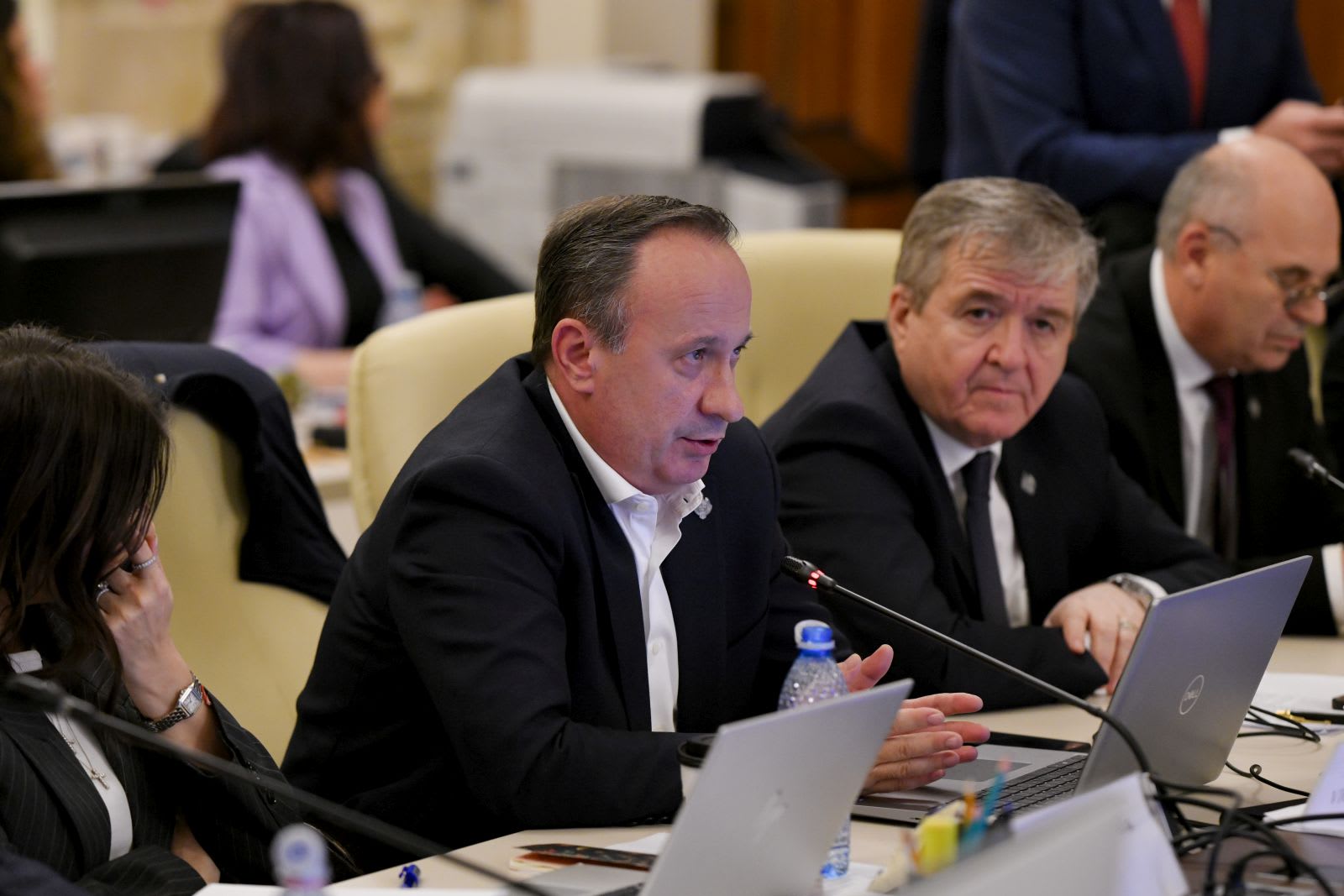 Deputat PSD Adrian Câciu în timpul unei declarații