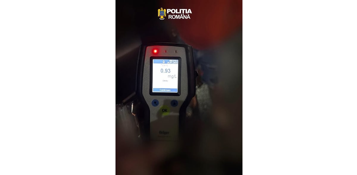 Polițiști rutieri oprind un șofer în Mangalia, România