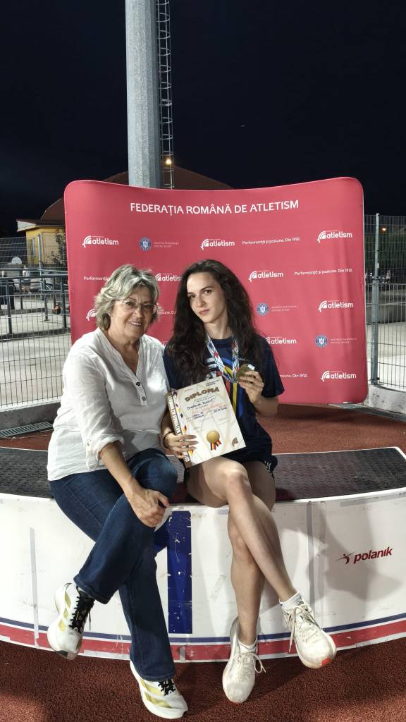Atleta Ștefania Balint în timpul cursei de 400 metri