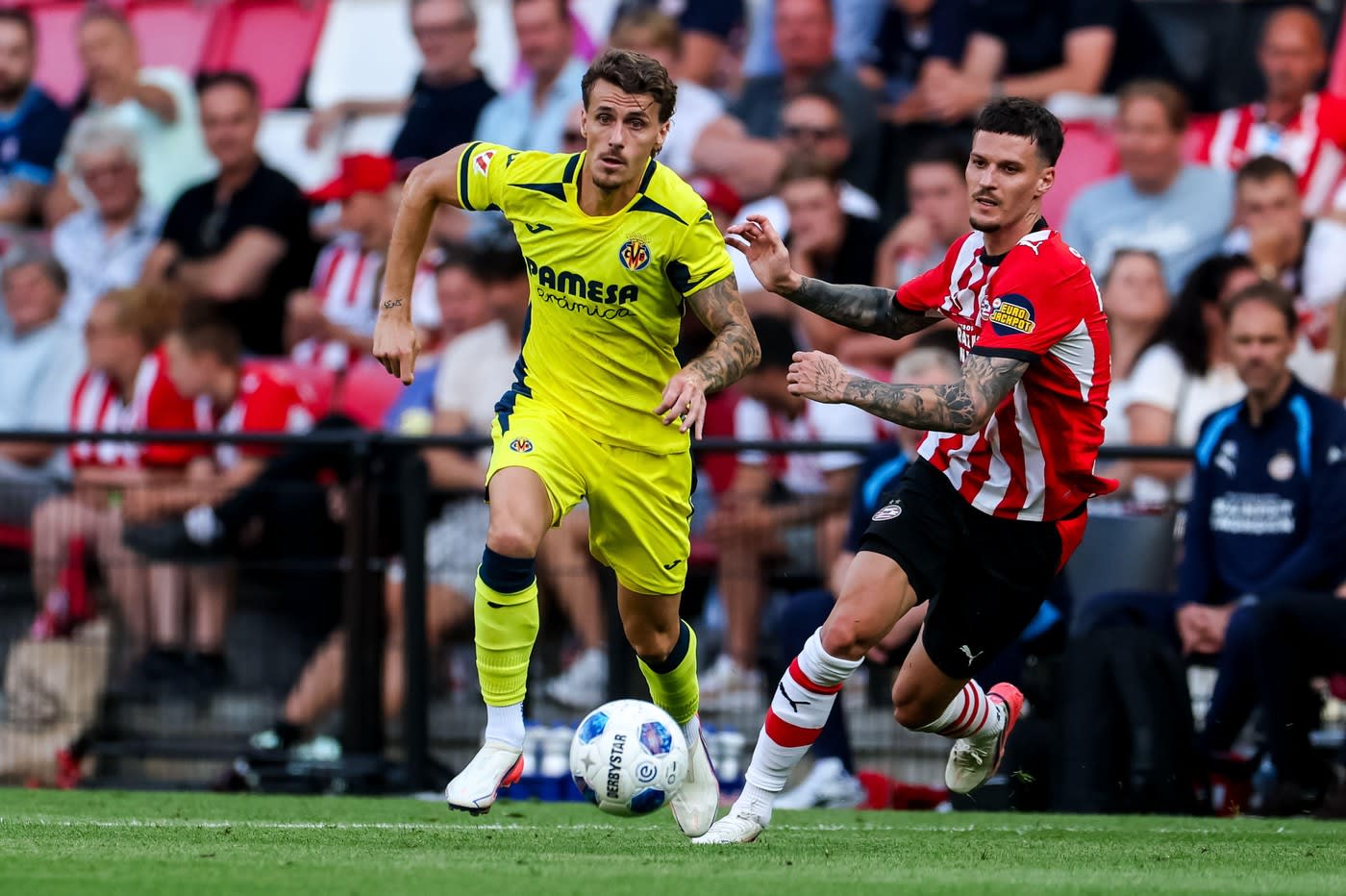 Dennis Man în acțiune în meciul PSV - Villarreal