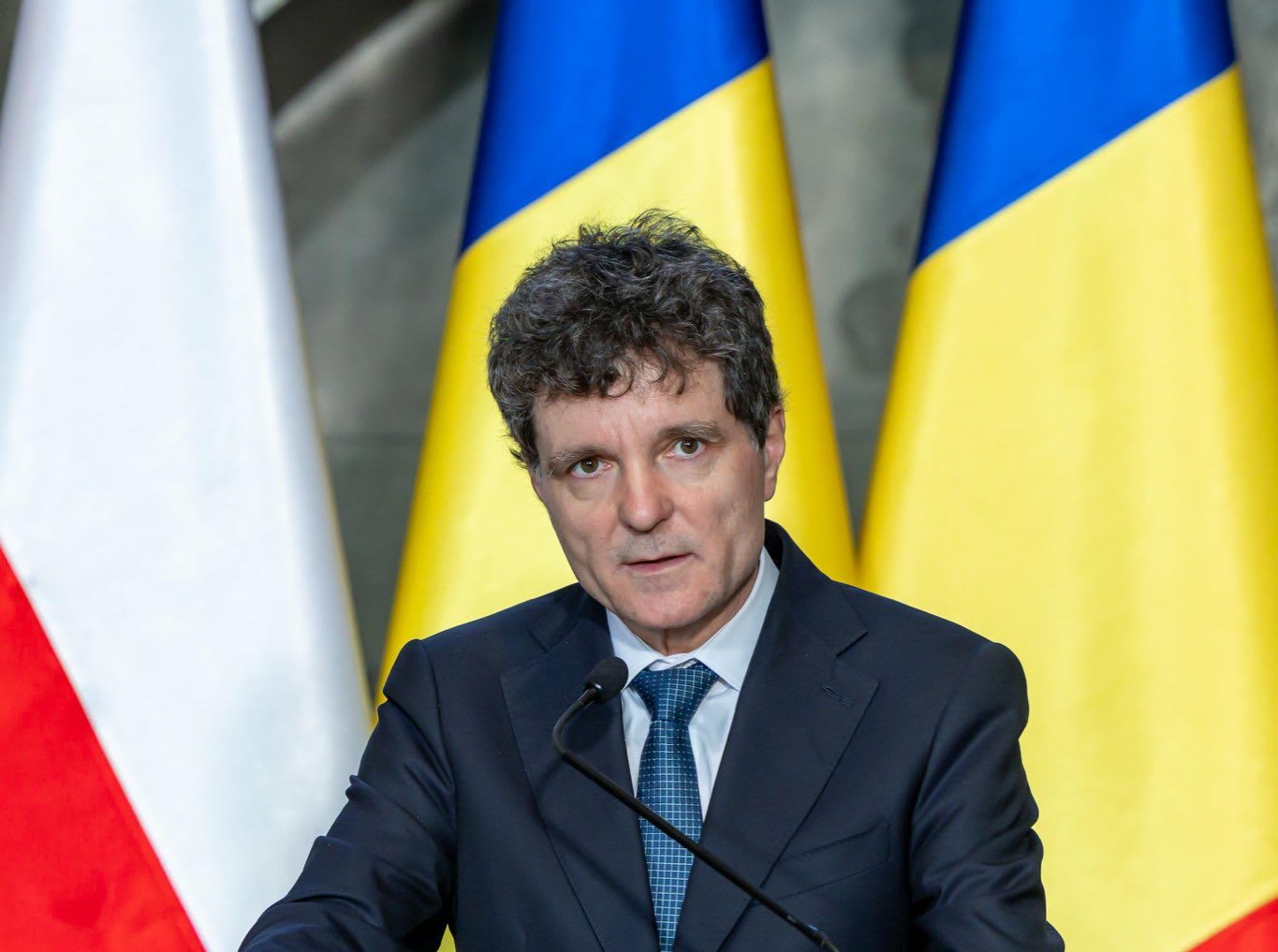 Nicușor Dan la o conferință de presă