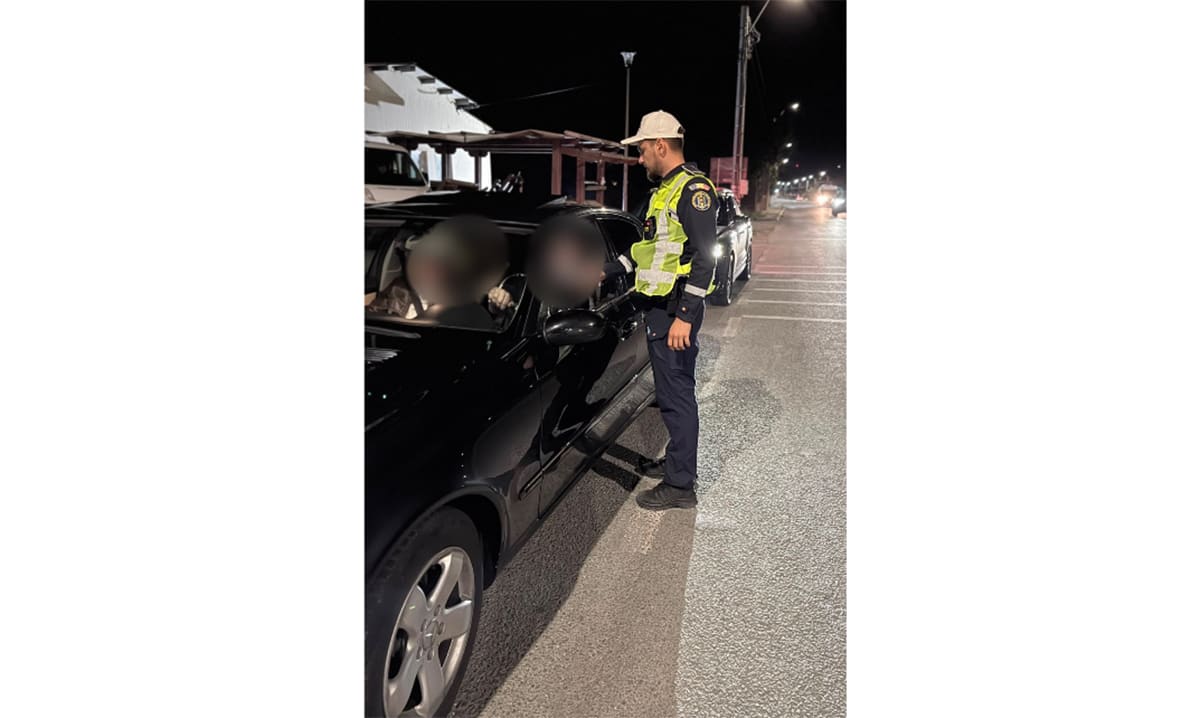 Polițiști rutieri oprind mașini în trafic, Constanța, România
