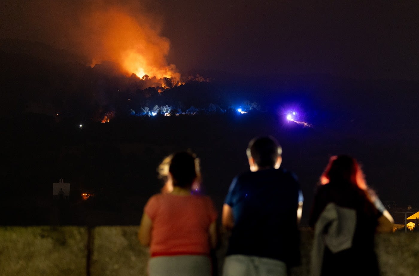 Pompieri francezi și spanioli în acțiune în timpul incendiilor forestiere