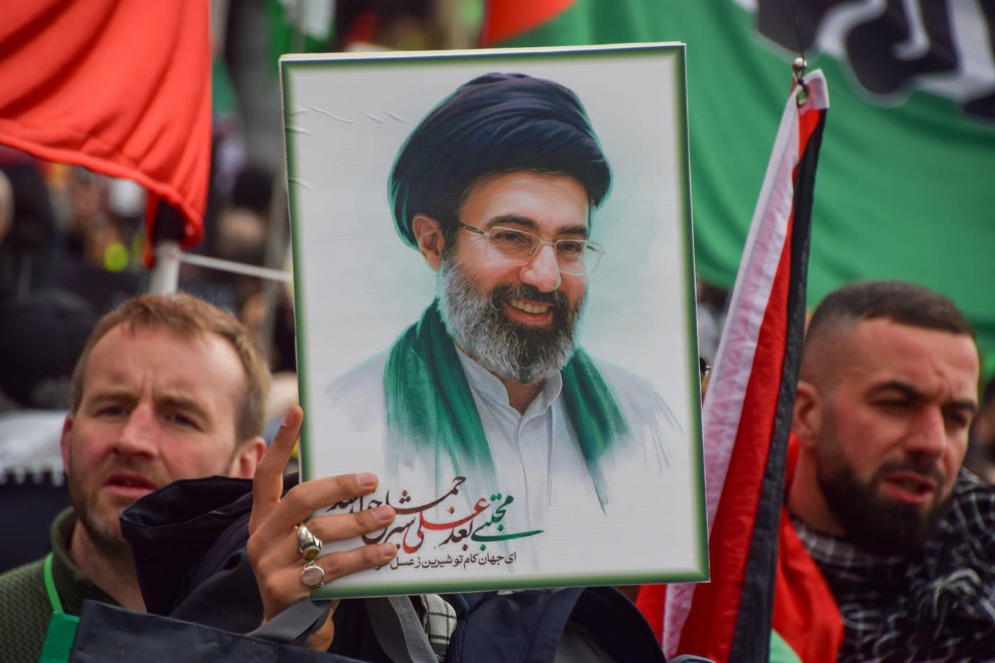 Portret imaginar al liderului suprem iranian Mojtaba Khamenei