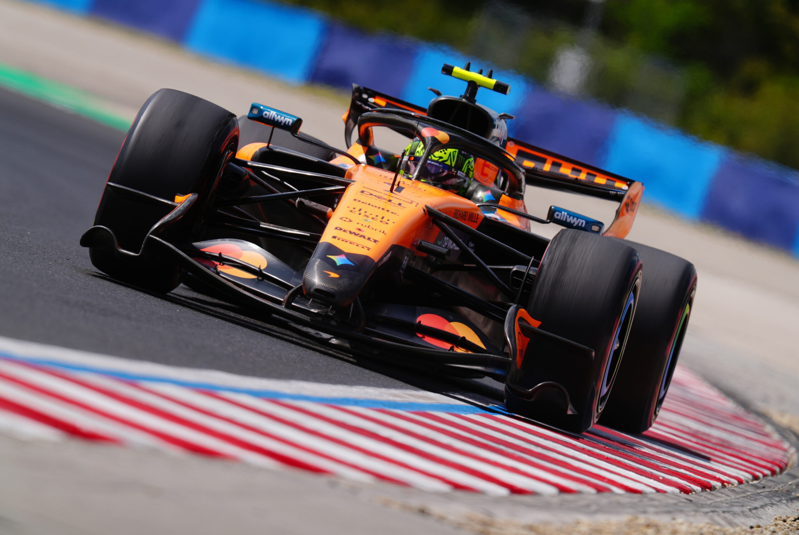 Lando Norris câștigând Marele Premiu al Ungariei pe circuitul Hungaroring