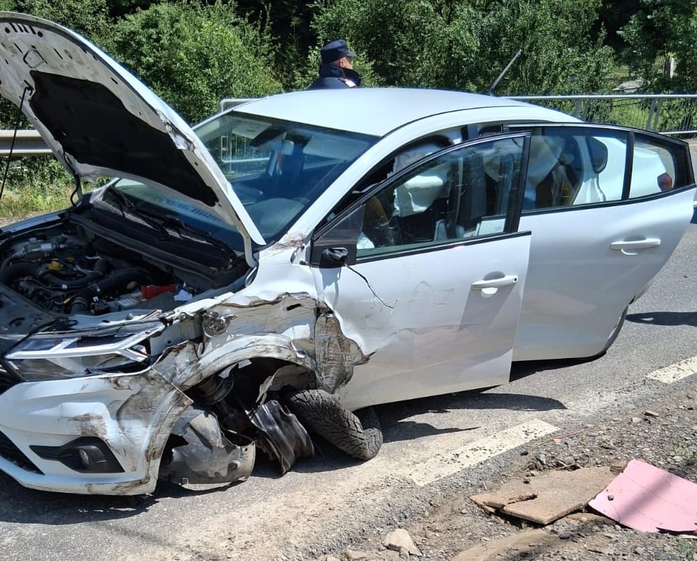 Accident rutier în Petru Vodă între autoturism și camion