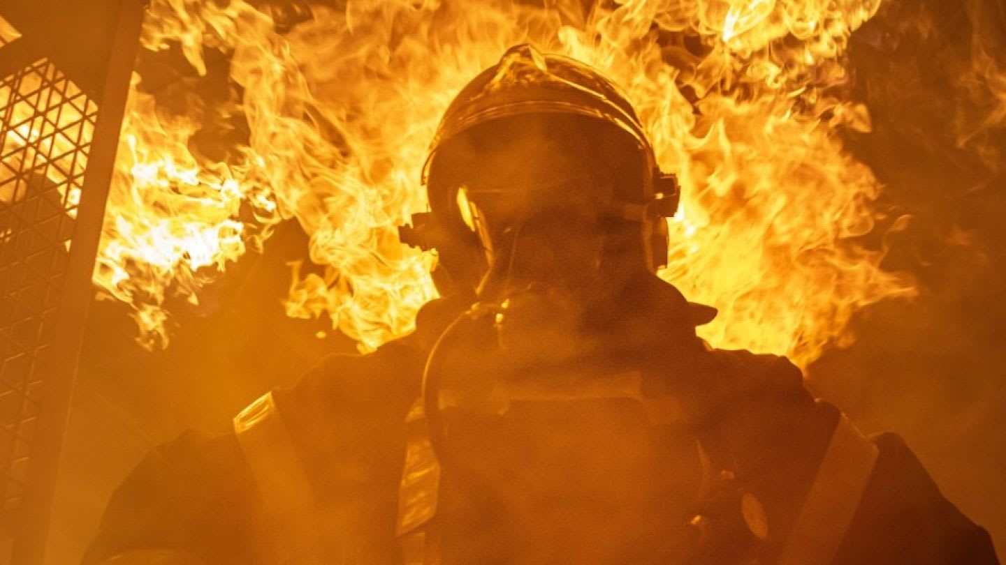 Pompieri români și spanioli intervenind la incendiu de vegetație Pompieri români și spanioli intervenind la incendiu de vegetație