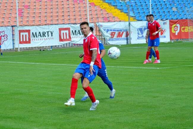 Fotbalist sătmărean Angelo Cocian în acțiune pe teren
