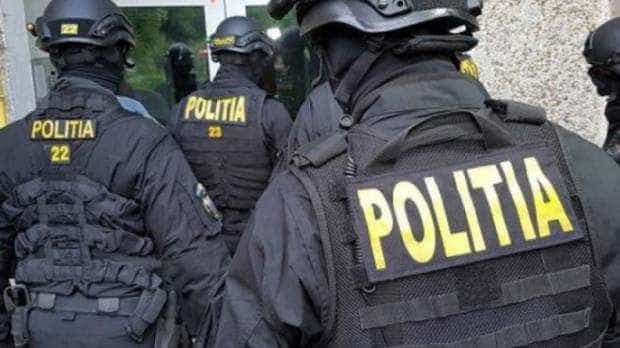 Polițiști efectuează percheziții la locuințe din Ilfov