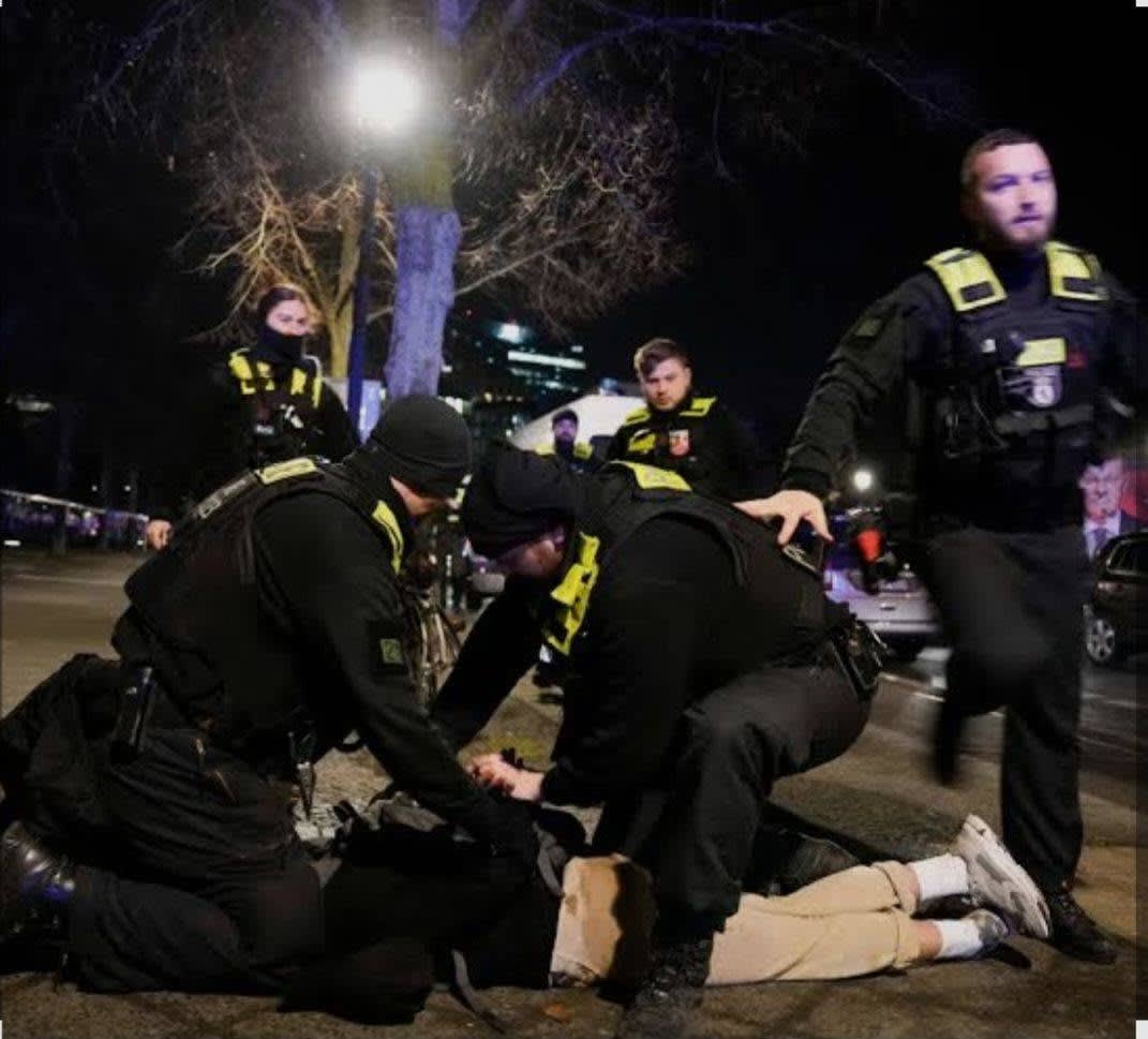 Polițiști germani în acțiune în Berlin, suspect împușcat Polițiști germani în acțiune în Berlin, suspect împușcat