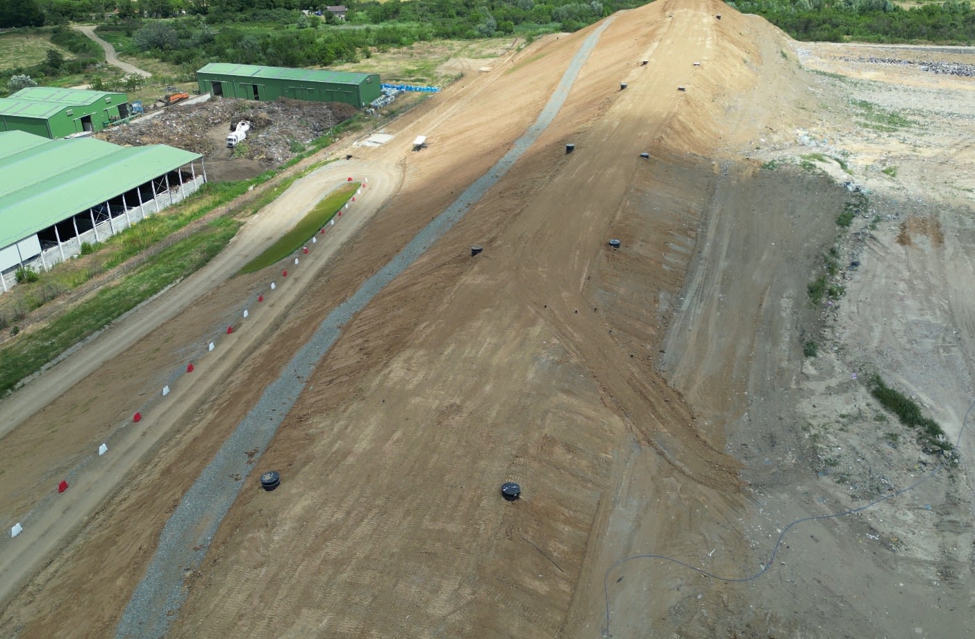 Lucrări de închidere ecologică la depozitul Mofleni din Dolj