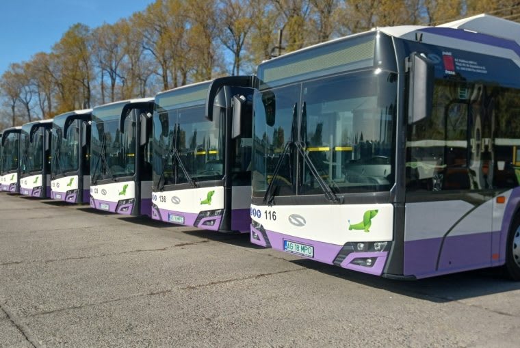 Autobuz circulând pe traseu alternativ în București Autobuz circulând pe traseu alternativ în București