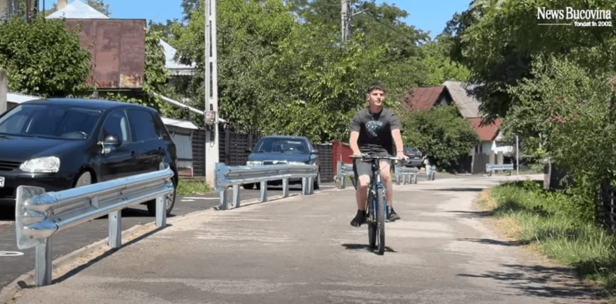 Pistă de biciclete și drum îngust în Horodniceni