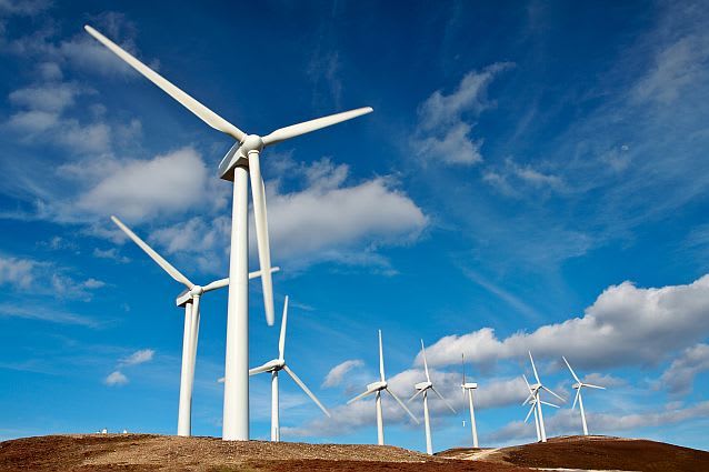 Parc eolian în județul Bacău, turbine în vânt