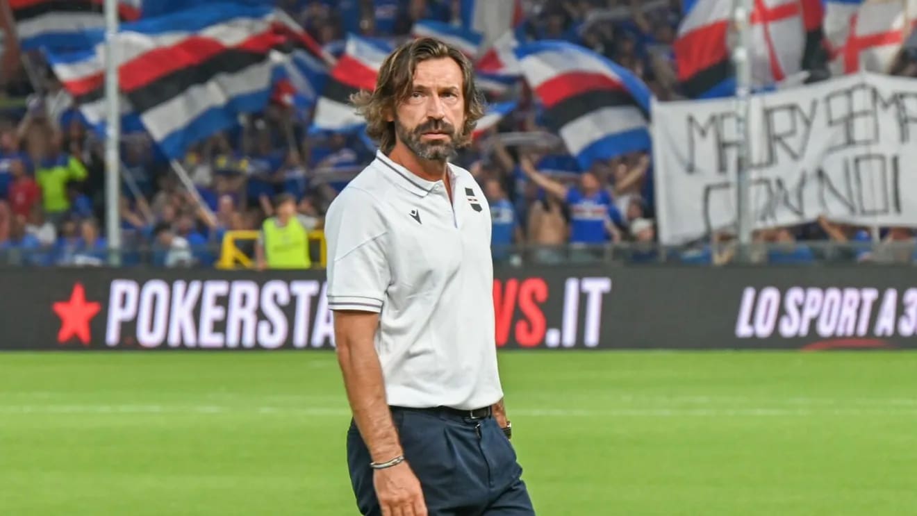 Paolo Maldini și Andrea Pirlo în scenă de fotbal