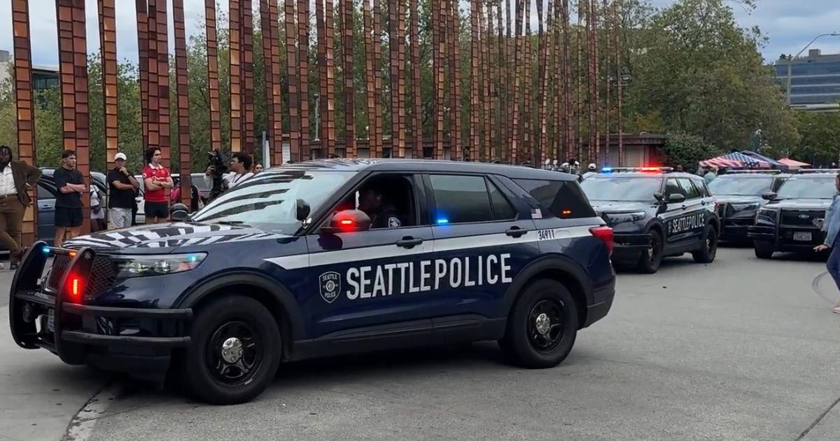 Polițiști și echipaje de urgență la scena atacului armat din Seattle