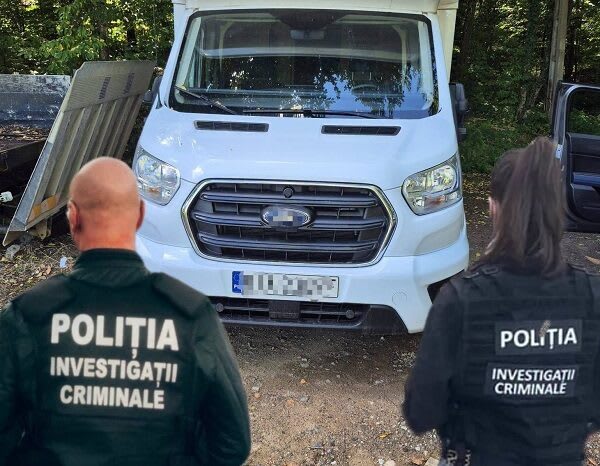 Autorulotă de 70.000 de euro recuperată de polițiști în Caraș-Severin