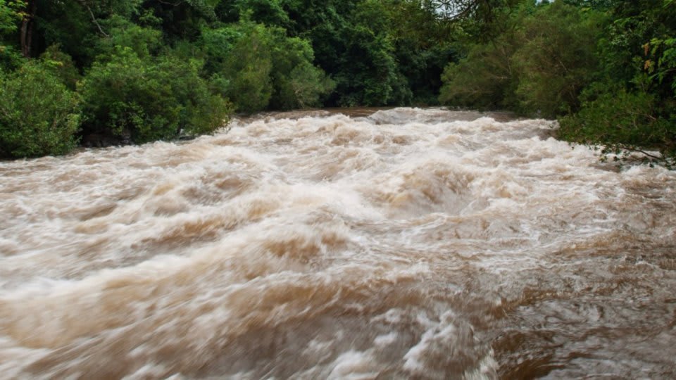 Râu Someș cu nivel crescut, avertizare inundații în Cluj