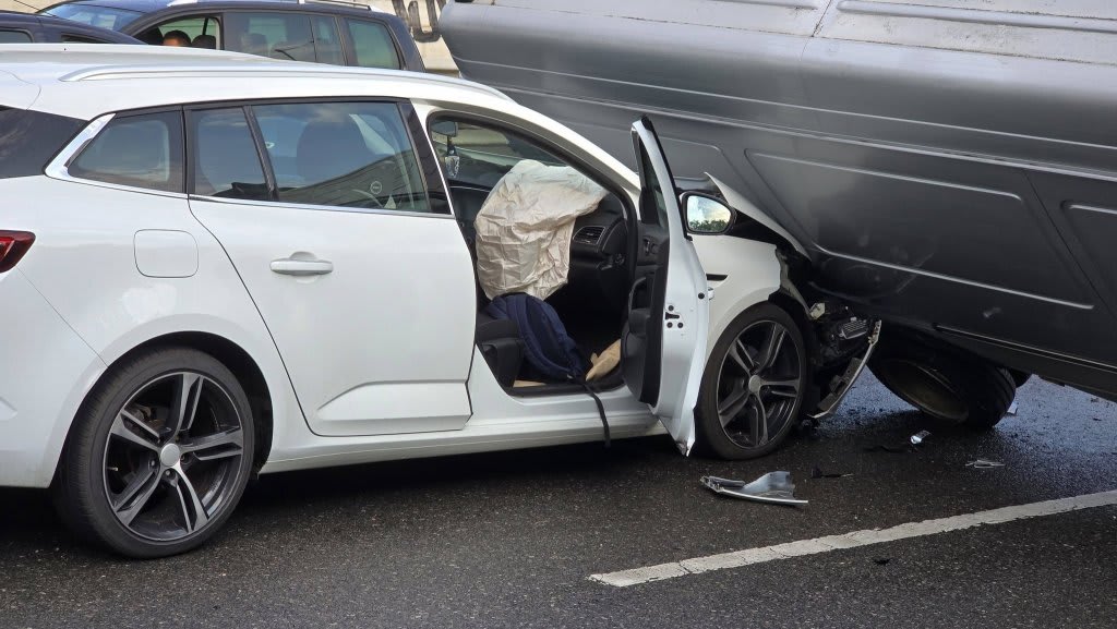 Duba implicată în accident pe Calea Turzii, imagini recente