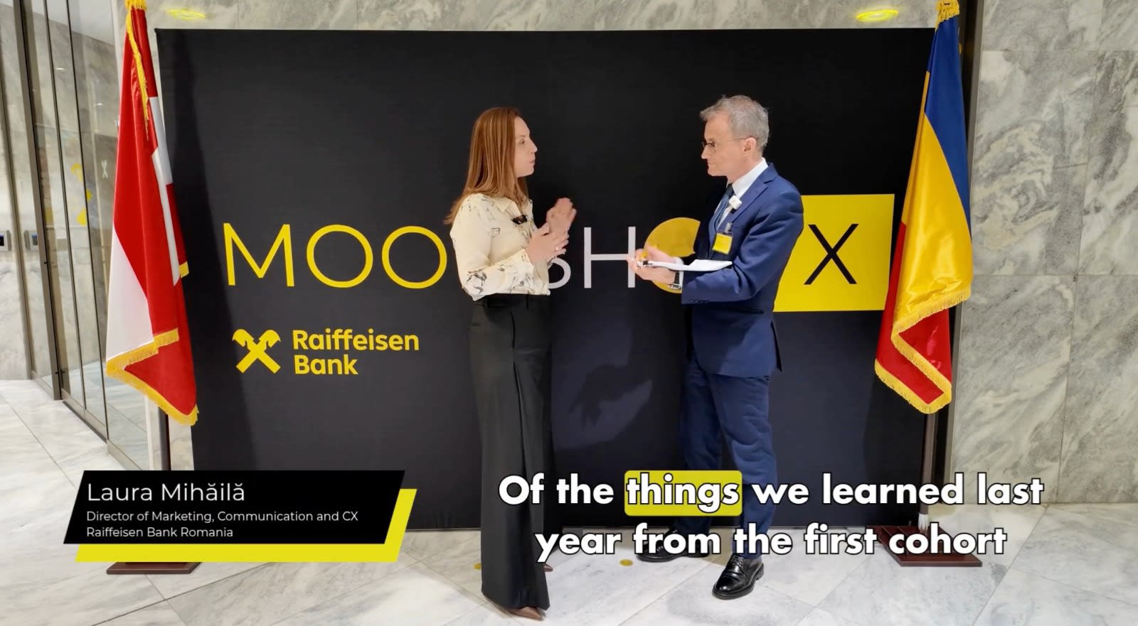Laura Mihăilă de la Raiffeisen Bank România în timpul unui eveniment de prezentare
