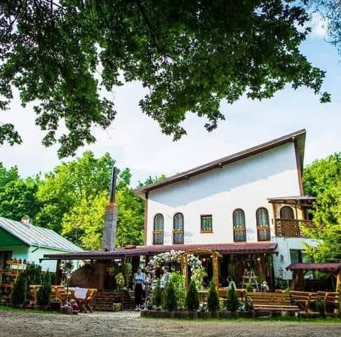 La doi pași de Botoșani, un colț de rai: Hanul Agafton, locul unde se scriu cele mai frumoase petreceri