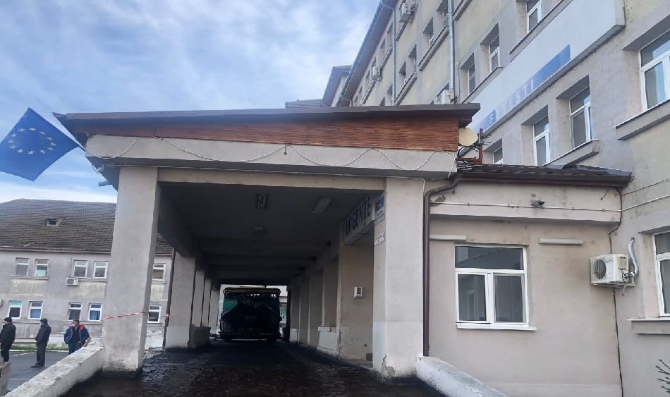 Medic în sala de urgențe ATI, echipament medical, personal medical Medic în sala de urgențe ATI, echipament medical, personal medical