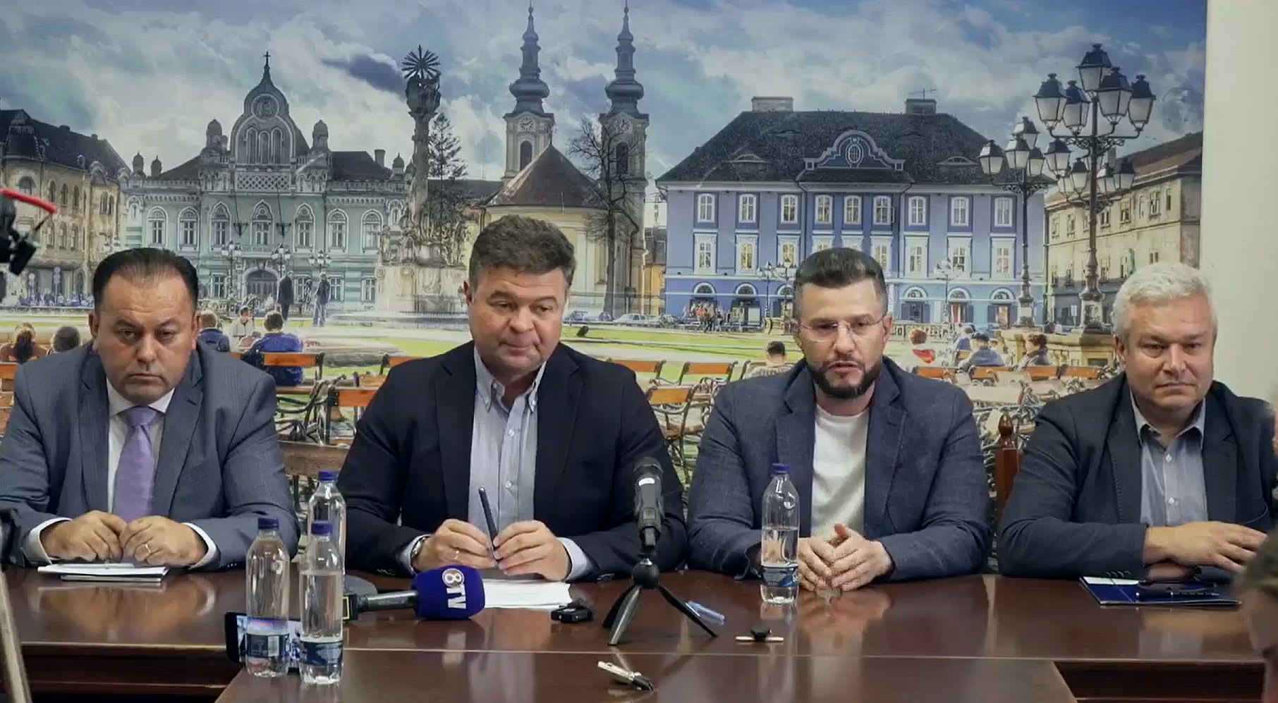 Raul Olajos în conferință de presă, discurs, reprezentare politică Raul Olajos în conferință de presă, discurs, reprezentare politică