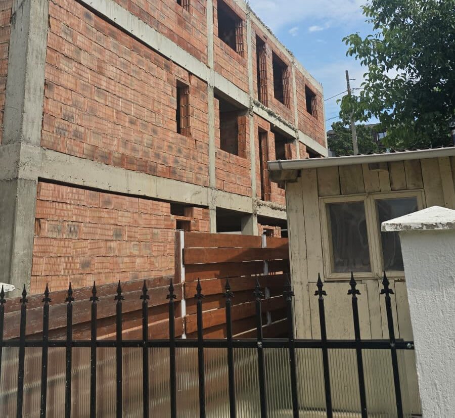 Blocuri construite ilegal în comuna Ciurea Blocuri construite ilegal în comuna Ciurea