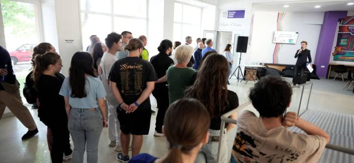 Studenți colaborând la Universitatea Politehnica Timișoara Studenți colaborând la Universitatea Politehnica Timișoara