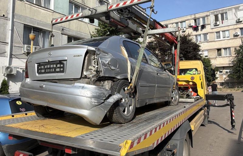 Mașini abandonate ridicate de poliția locală în Constanța Mașini abandonate ridicate de poliția locală în Constanța