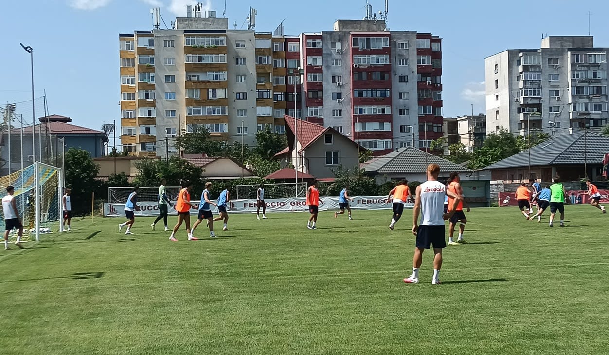 Doi fotbaliști noi la Petrolul pentru meciul cu Universitatea Craiova