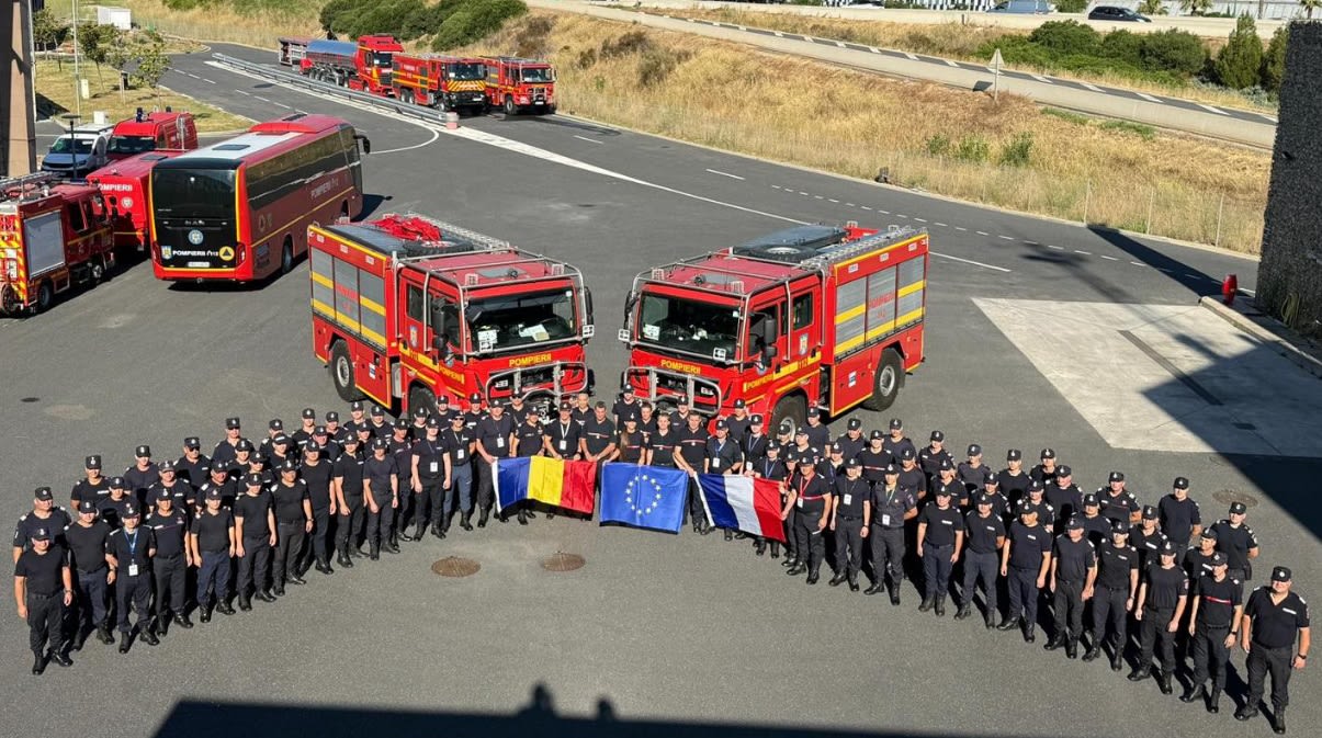 Pompieri români în acțiune în Serbia pentru stingerea incendiilor de vegetație