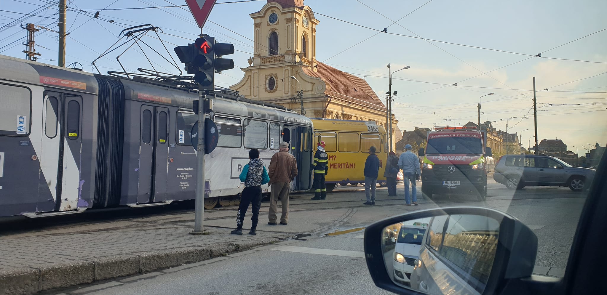 Autobuz galben în trafic, Timișoara, accident rutier