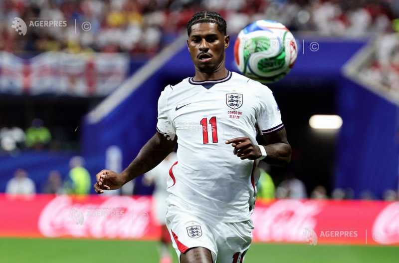 Marcus Rashford mulțumind fanilor în Barcelona