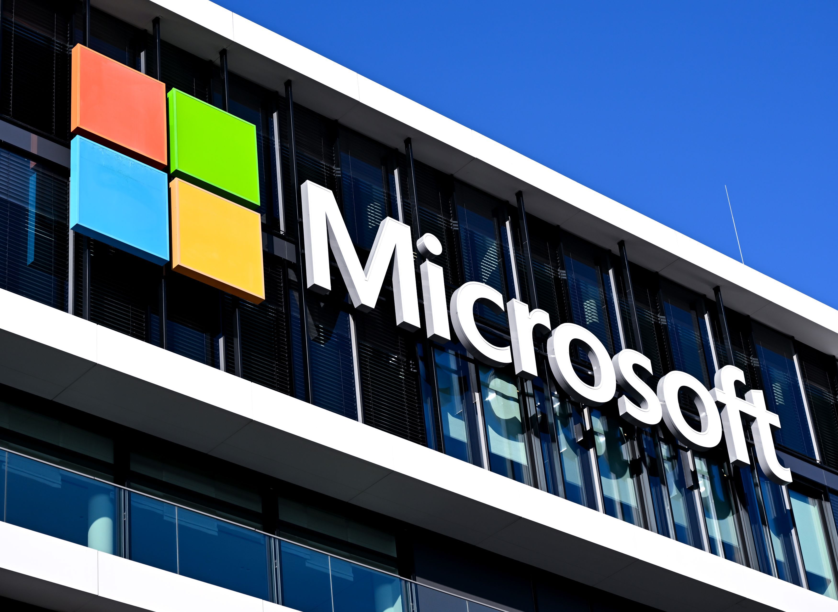 Acțiuni Microsoft în creștere pe grafic financiar Acțiuni Microsoft în creștere pe grafic financiar