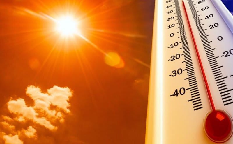 Cluj, temperaturi ridicate, termometru și soare puternic Cluj, temperaturi ridicate, termometru și soare puternic