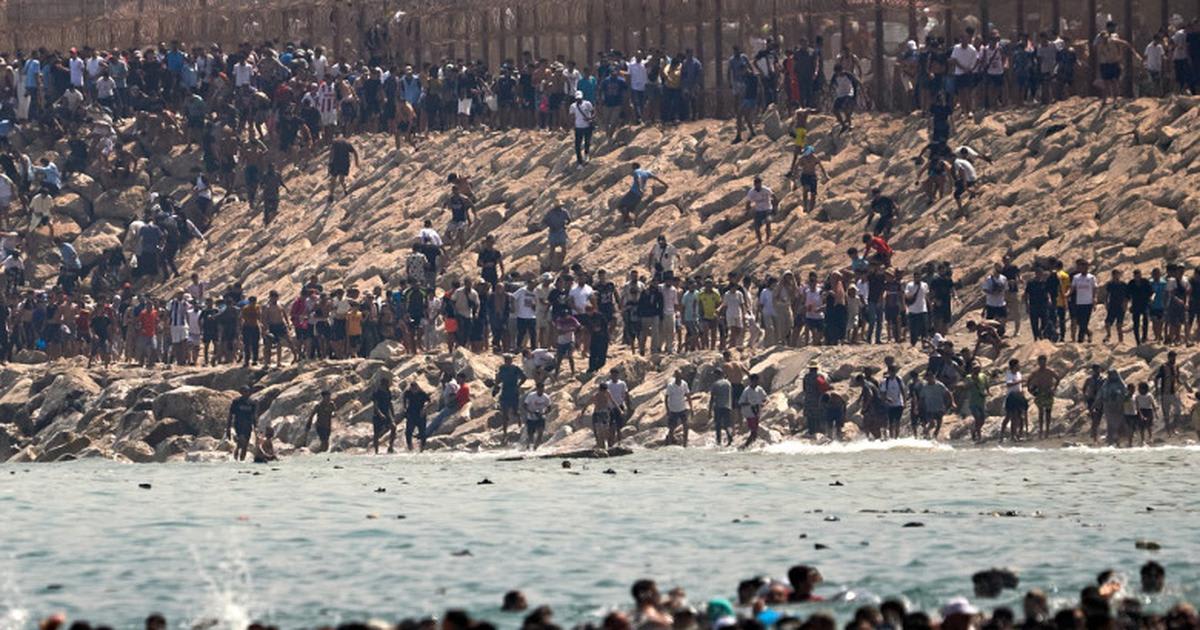 Criză migratorie în Ceuta: Spania trimite armata, Italia a amenințat cu suspendarea Schengen