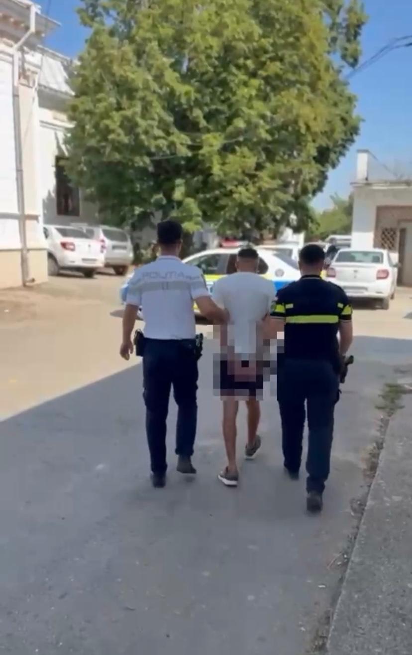 Polițiști Dolj reținând suspect după accident rutier Polițiști Dolj reținând suspect după accident rutier