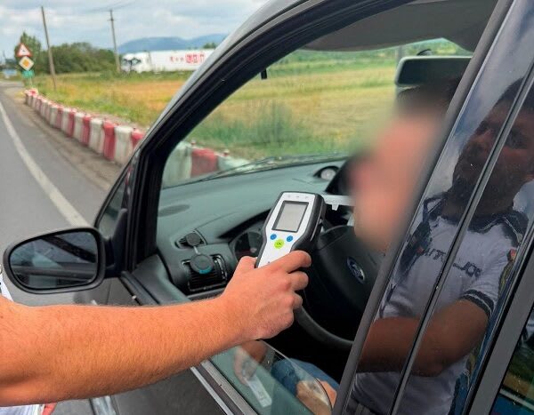 Polițiști rutieri în acțiune în Caraș-Severin Polițiști rutieri în acțiune în Caraș-Severin