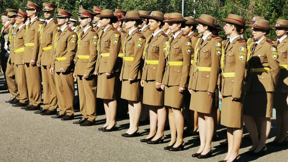 Studenții din anul IV de la UMF Târgu Mureș primesc gradul de sublocotenent în cadrul ceremoniei de avansare