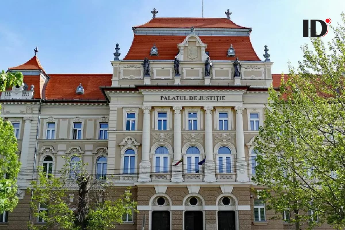 Judecătorie și documente legale în sala de judecată Judecătorie și documente legale în sala de judecată