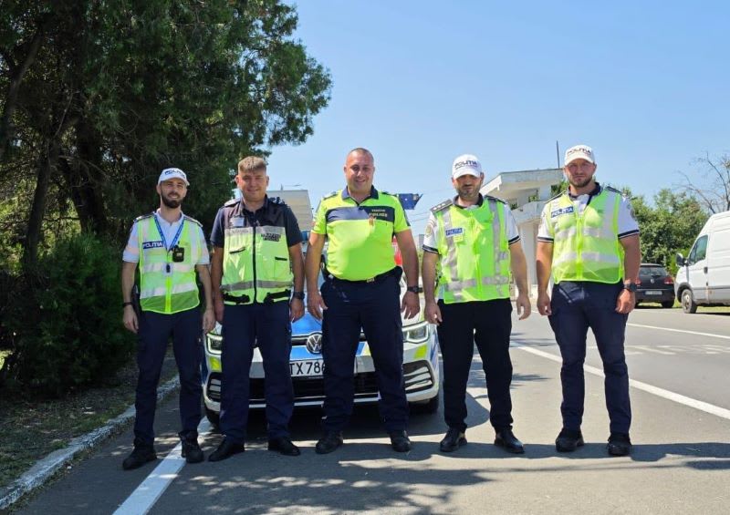 Polițiști români și bulgari patrulând la Vama Veche