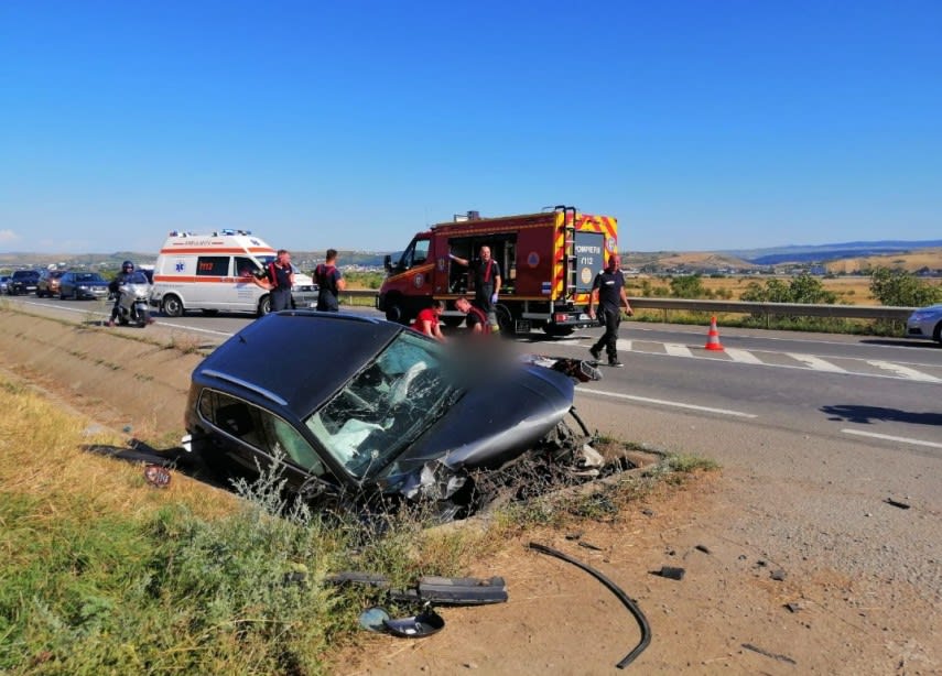 Echipaj de intervenție al pompierilor și ambulanțe la locul accidentului din Cluj