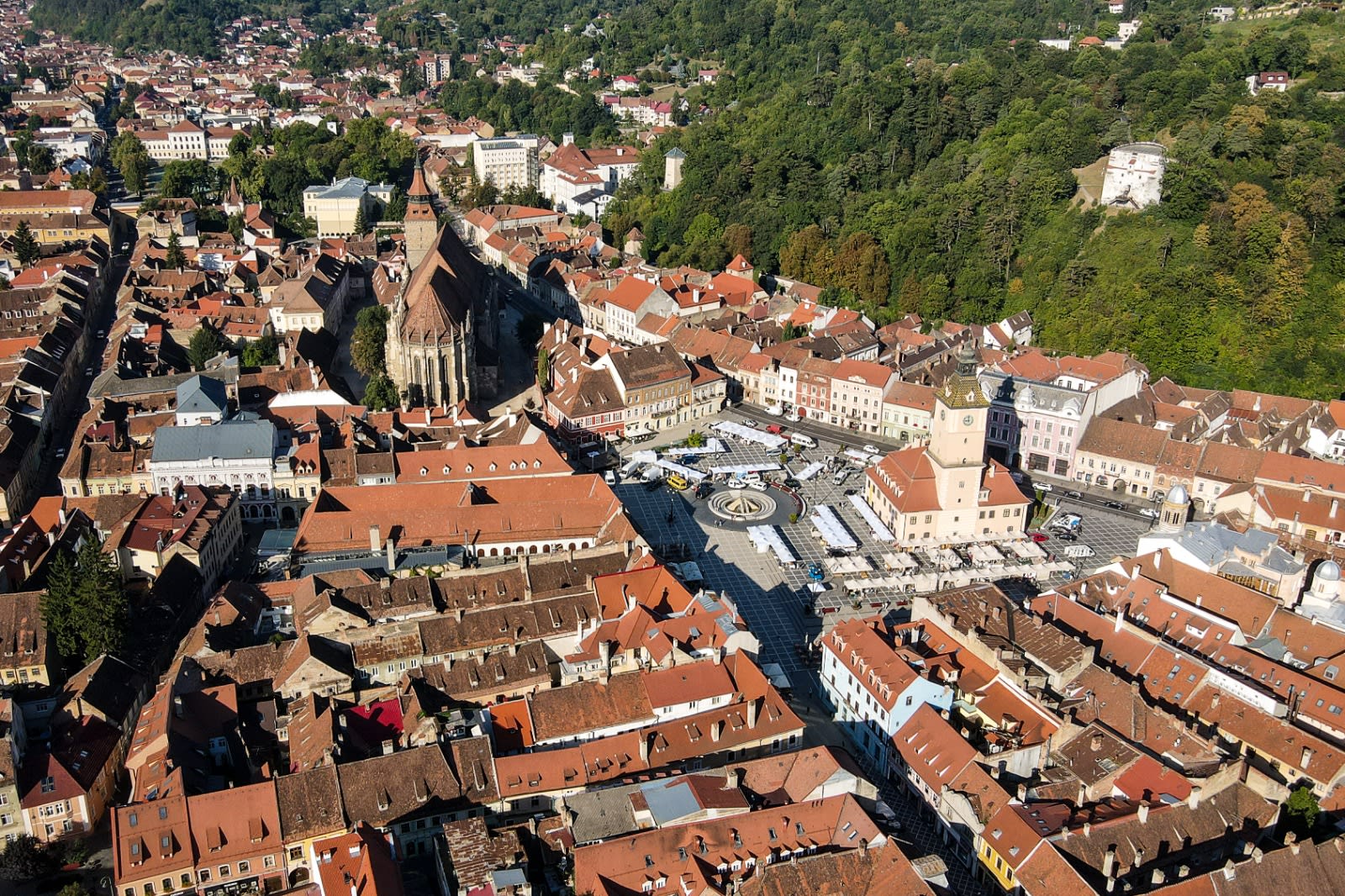 Primăria Brașov și tineri în acțiune la eveniment oficial Primăria Brașov și tineri în acțiune la eveniment oficial